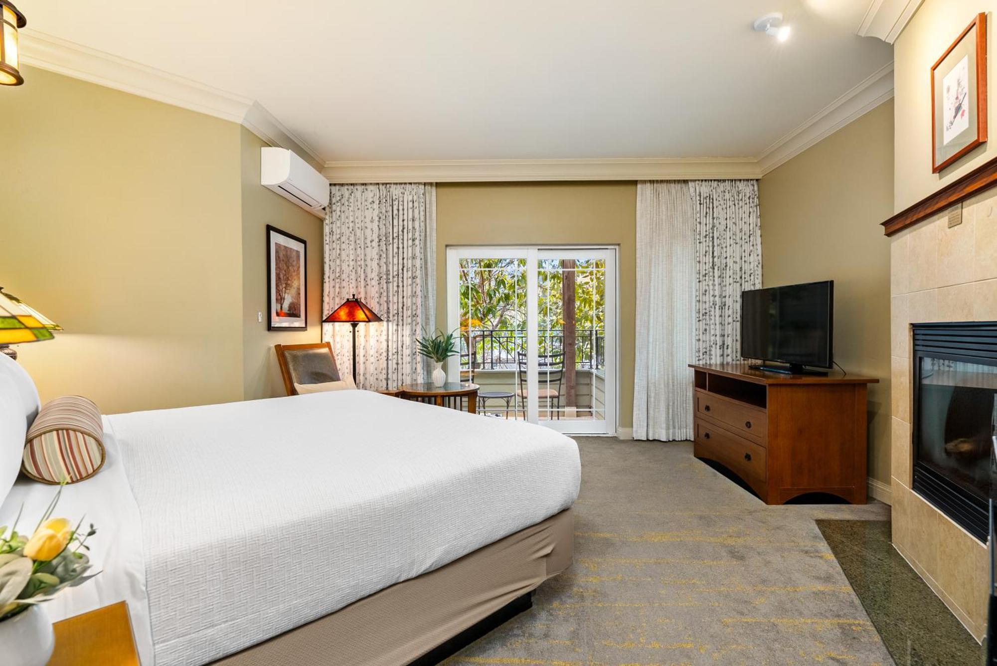 Avila Village 3*