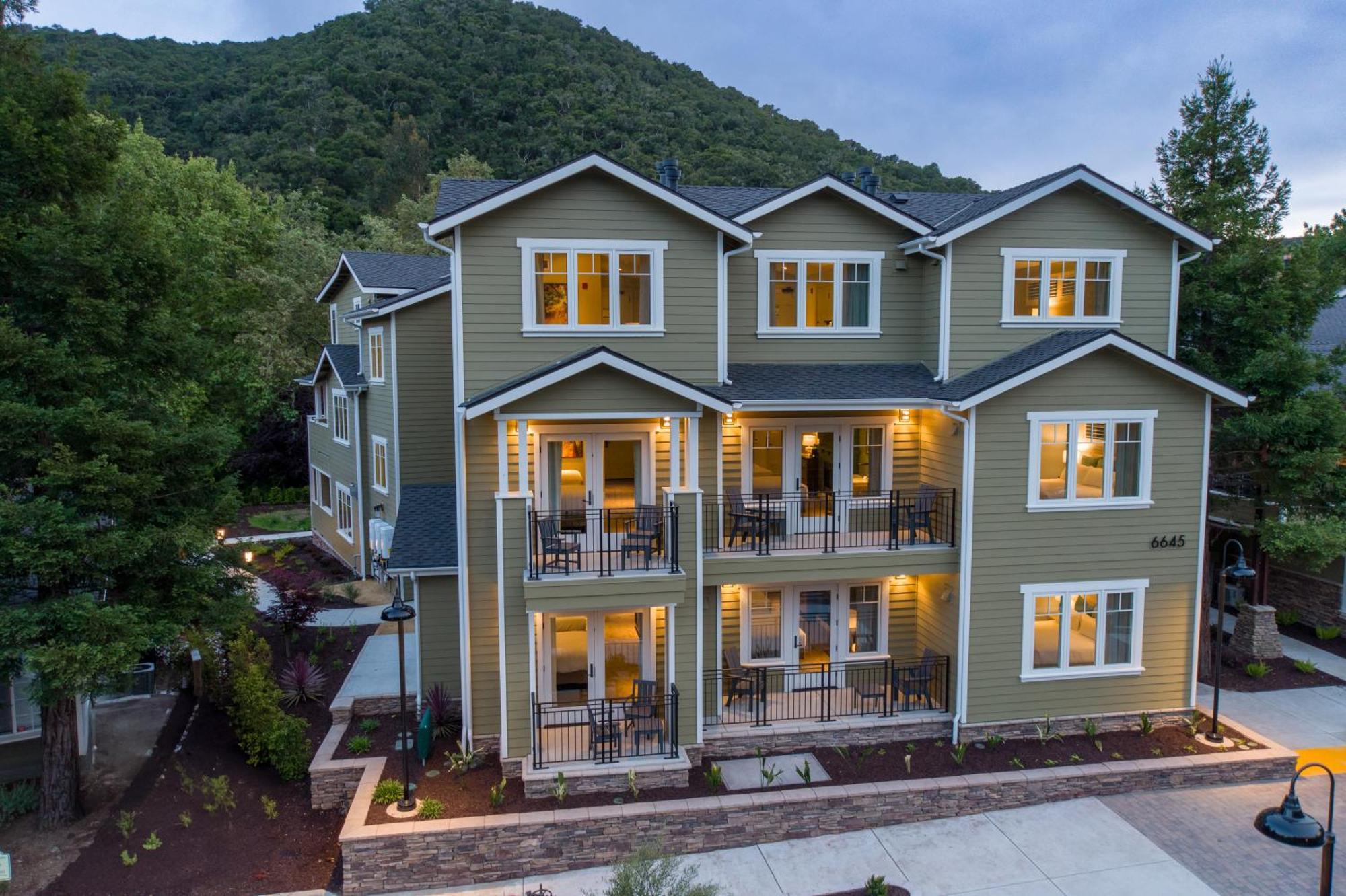 Hotel Avila Village